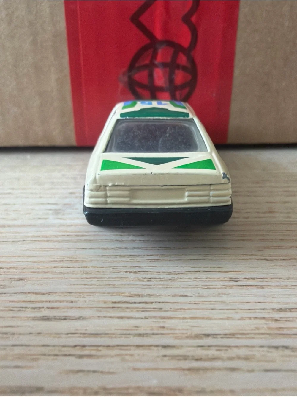 Yatming Ford Sierra Sapphire GLSi White Sedan 1/64 Diecast Car